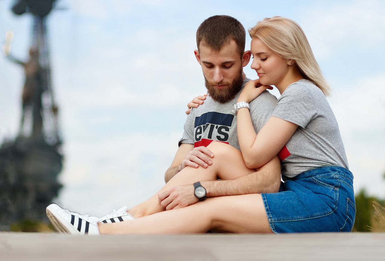 女子新婚之喜遭前夫暴力殴打，情感与暴力的交织悲剧